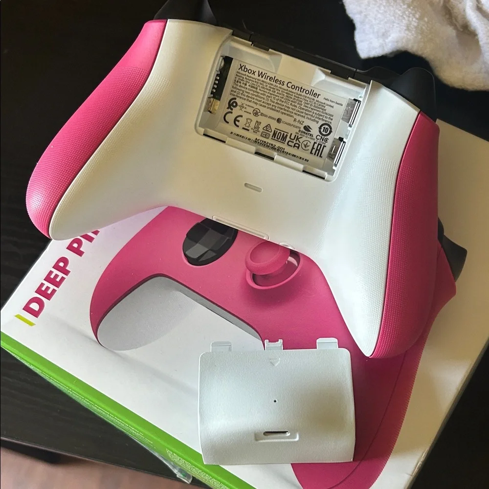Xbox Wireless Controller - Deep Pink - Picture 4 of 5